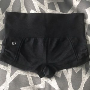 Lululemon ebb and flow sz2 shorts